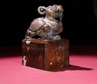 An Exquisite White Jade Dragon Pattern Seal