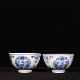 A Pair of Exquisite Blue and White Flower Pattern Cups