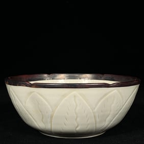 An Exquisite Ding yao Cover with Bronze Butterfly Pattern Bowl