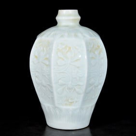 An Exquisite Shadow Blue Glazed Flower Pattern Vase