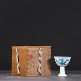 An Exquisite Green Color Auspicious Cloud and Dragon Pattern Stem Cup