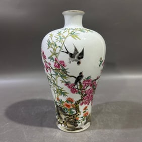 An Exquisite Famille-Rose Painted Gold Flower and Bird Pattern Vase,With Poem