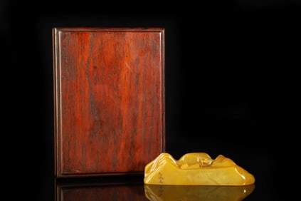 An Exquisite Tianhuang Stone Landscape Pattern Brush Holder