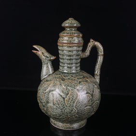 An Exquisite Guan yao Flower Pattern Flagon
