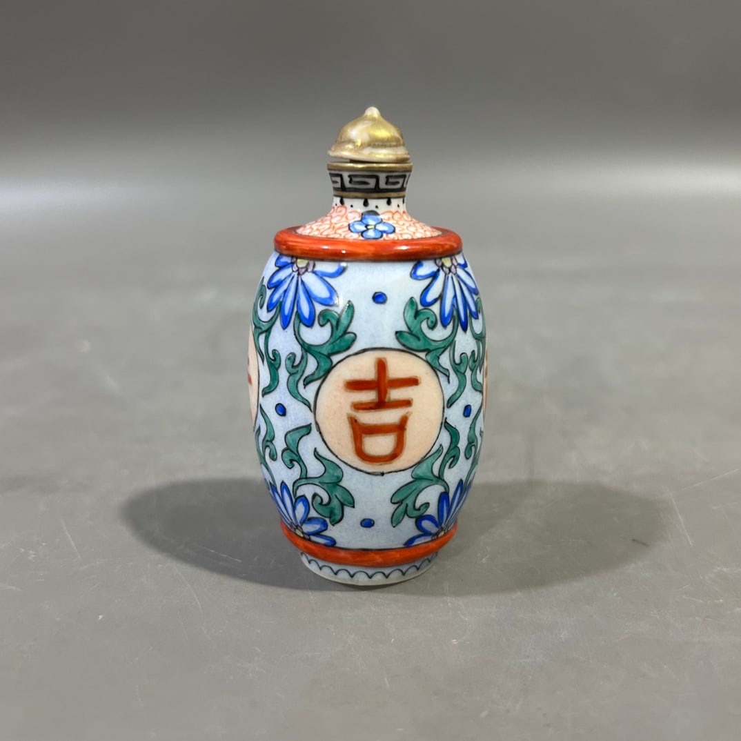 An Exquisite Famille-Rose Painted Gold Flower Pattern Snuff Bottle (1 of 7)