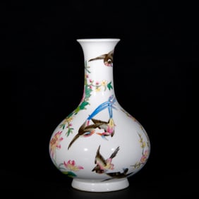 An Exquisite Enamel Flower and Bird Pattern Vase