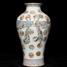 An Exquisite Gold Color Famille-Rose Flower Pattern Vase