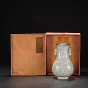 An Exquisite Ge yao White Glazed Cover with Silver Double-Ears Vase