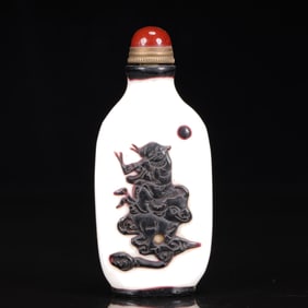 An Exquisite Glass Figure Pattern Snuff Bottle