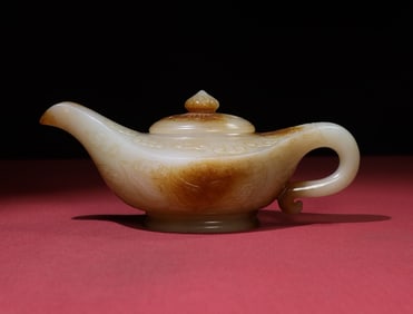 An Exquisite White Jade Auspicious Cloud and Phoenix Pattern Ewer