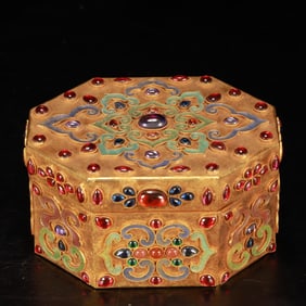 An Exquisite Gilt Bronze Flower Pattern Box with Cover,Inlaid Gems
