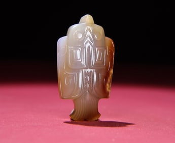 An Exquisite Agate Bird Hand Piece