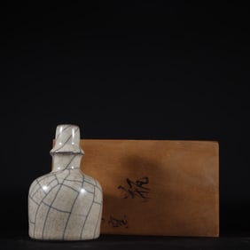 An Exquisite Ge yao Vase