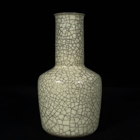 An Exquisite Ge yao Vase
