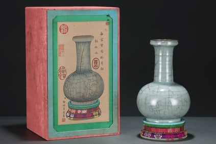 An Exquisite Guan yao Celadon Glazed Vase