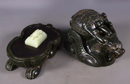 An Exquisite White Jade Dragon Pattern Seal,With Sapphire Auspicious Beast-Shaped Box