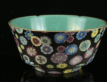 An Exquisite Black Glazed Famille-Rose Painted Gold Flower Pattern Bowl