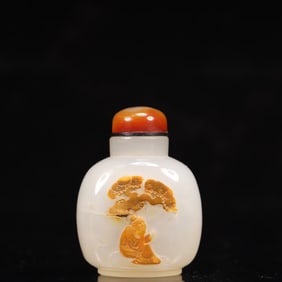 An Exquisite Agate Pine and Figure Pattern Snuff Bottle