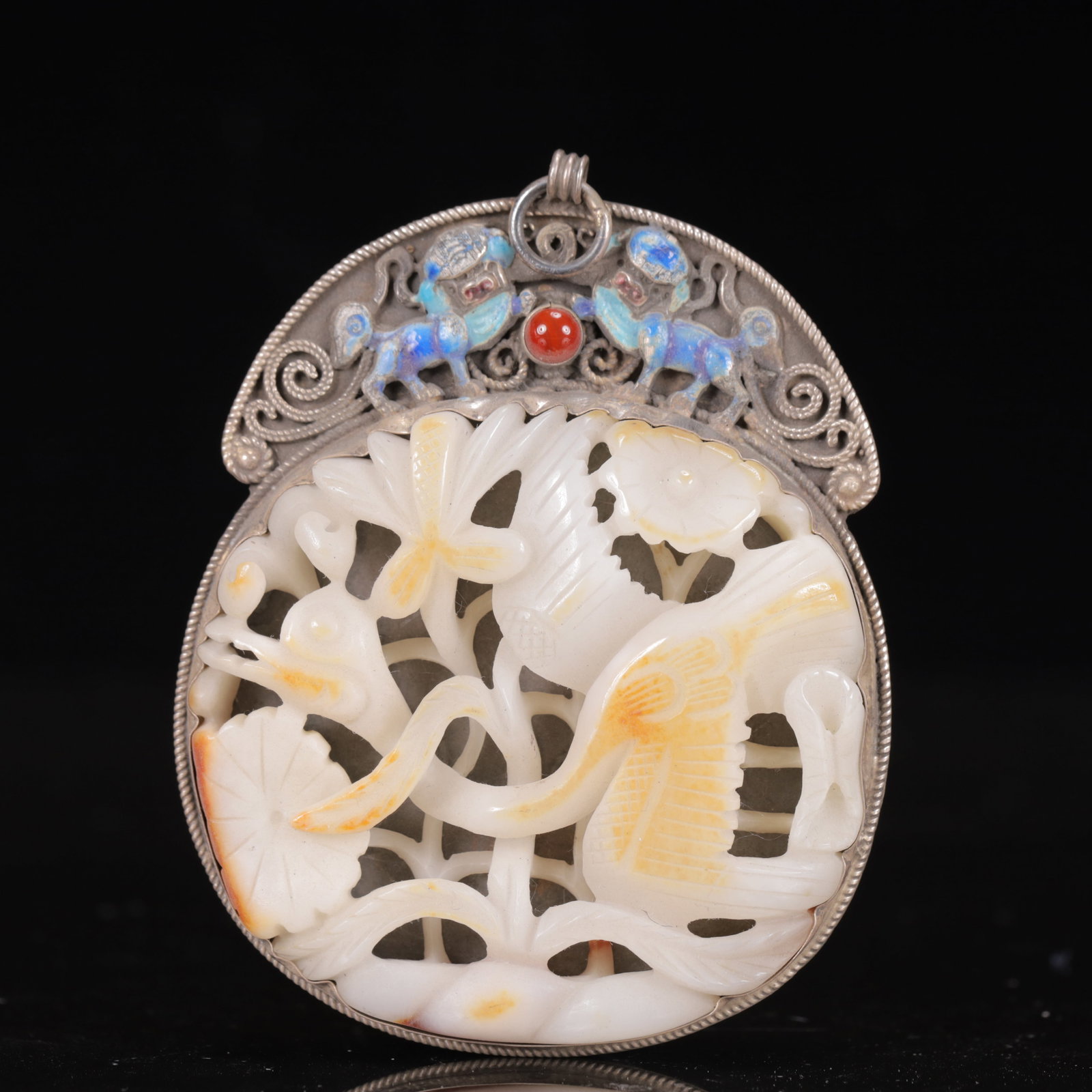 An Exquisite Silver Inlaid White Jade Crane Pendant,Inlaid Gems: An Exquisite Silver Inlaid White Jade Crane Pendant,Inlaid Gems,Qing Dynasty, China,Size:2.8inx0.4inx3.5in,Weight:102g 银镶白玉仙鹤挂件,嵌宝
