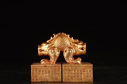 A Rare Gilt Bronze Dragon Pattern Seal,with poem
