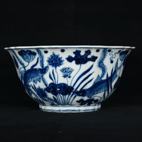 An Exquisite Blue and White Fish and Algae Pattern Bowl