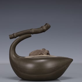 An Exquisite Purple Sands Cicada Pattern Teapot