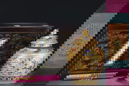 A Huge Gold Ground Wucai Lotus,Auspicious Cloud and Dragon Pattern Cover Jar,With Vertical Scroll