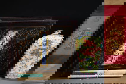 A Rare Yellow Ground Famille-Rose Painted Gold Flower and Dragon Pattern Vase,With Vertical Scroll