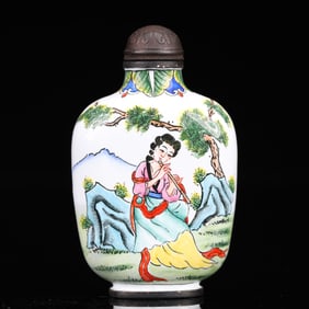 An Exquisite Painted Enamel Figure Pattern Snuff Bottle
