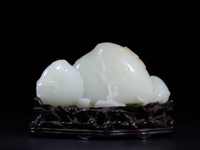 A Rare Hetian Jade Peach-shaped Ornament?: A Rare Hetian Jade Peach-shaped Ornament​,Qing Dynasty, China,Size: 5.2inx2inx2.8in, Weight: 545.2g​