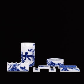 A Set of Fine Blue and White Flower and Bird Pattern Brush Pot
