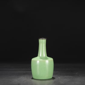 An Exquisite Ru yao Green Glazed Vase,with an Imperial Poem by Emperor Qianlong