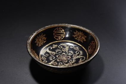 An Exquisite Carved Lacquer Painted Gold Flower Pattern Plate