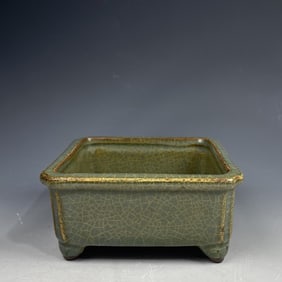 An Exquisite Guan yao Painted Gold Brush Washer