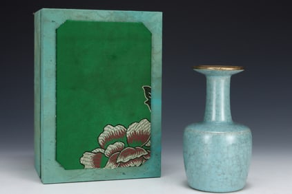 An Exquisite Ru yao Sky Blue Glazed Painted Gold Vase,With an Imperial Poem by Emperor Qianlong