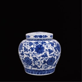 An Exquisite Blue and White Lotus Pattern Tea Caddy