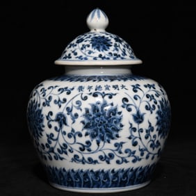 A Exquisite Blue and White Flower Pattern Cover Jar