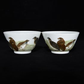 A Pair of Exquisite Famille-Rose Eagle Pattern Cups,with Poem