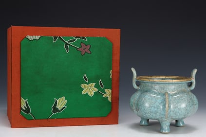 An Exquisite Ru yao Sky Blue Glazed Pumpkin-Shaped Double-Ears and Tripod Censer,With an Imperial