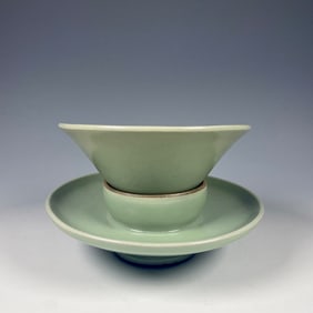 An Exquisite Longquan yao Cup, With Base