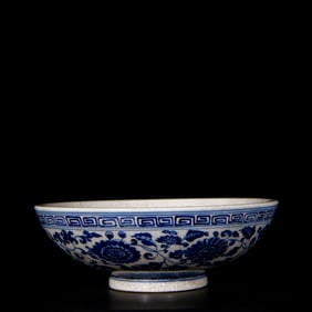 An Exquisite Blue and White Flower Pattern Bowl