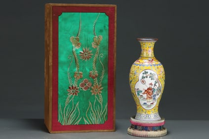 An Exquisite Enamel Character and Story Pattern Vase