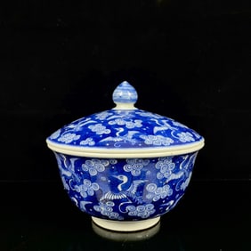 An Exquisite Blue and White Crane Pattern With Cover Bowl