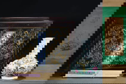 An Exquisite Famille-Rose Flower and Bird Pattern Vase,With Poem,With Chinese Vertical Scroll Ink