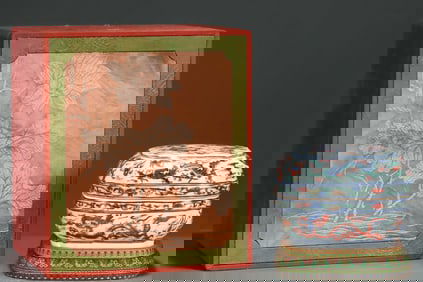 An Exquisite Wucai Dragon Pattern Box