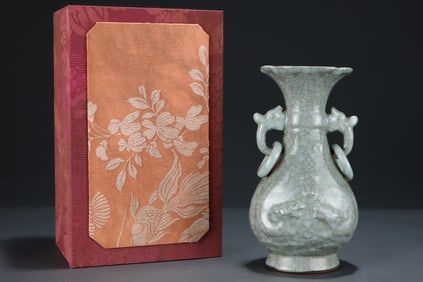 An Exquisite Guan yao Double-Ears Vase
