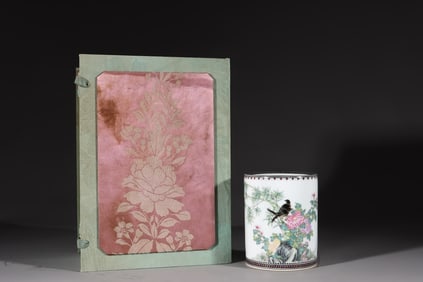 An Exquisite Famille-Rose Flower and Bird Pattern Brush Pot,With Chinese Vertical Scroll Ink
