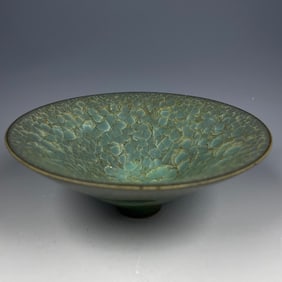 An Exquisite Guan yao Bowl