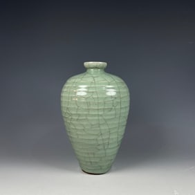 An Exquisite Longquan yao Vase