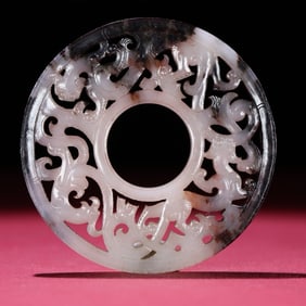 An Exquisite White Jade Hollow Dragon Pattern Pendant